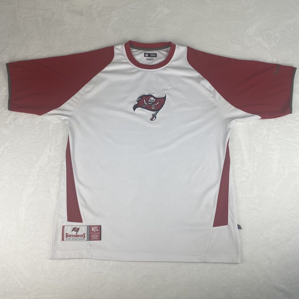 NFL Tampa Bay Buccaners Shirt Medium White Red Logo Short Sleeve
